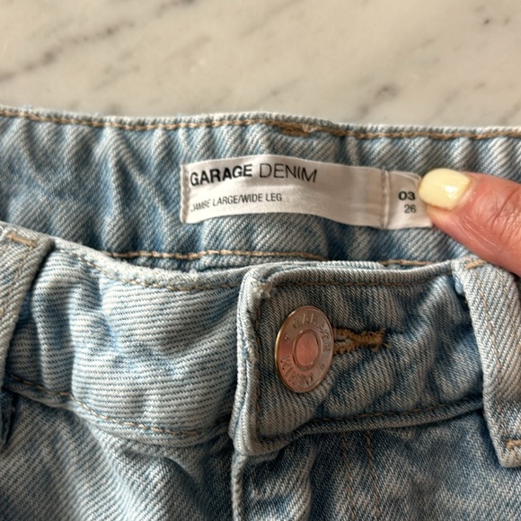 Light Wash Wide Leg Jeans - Picture 3 of 4